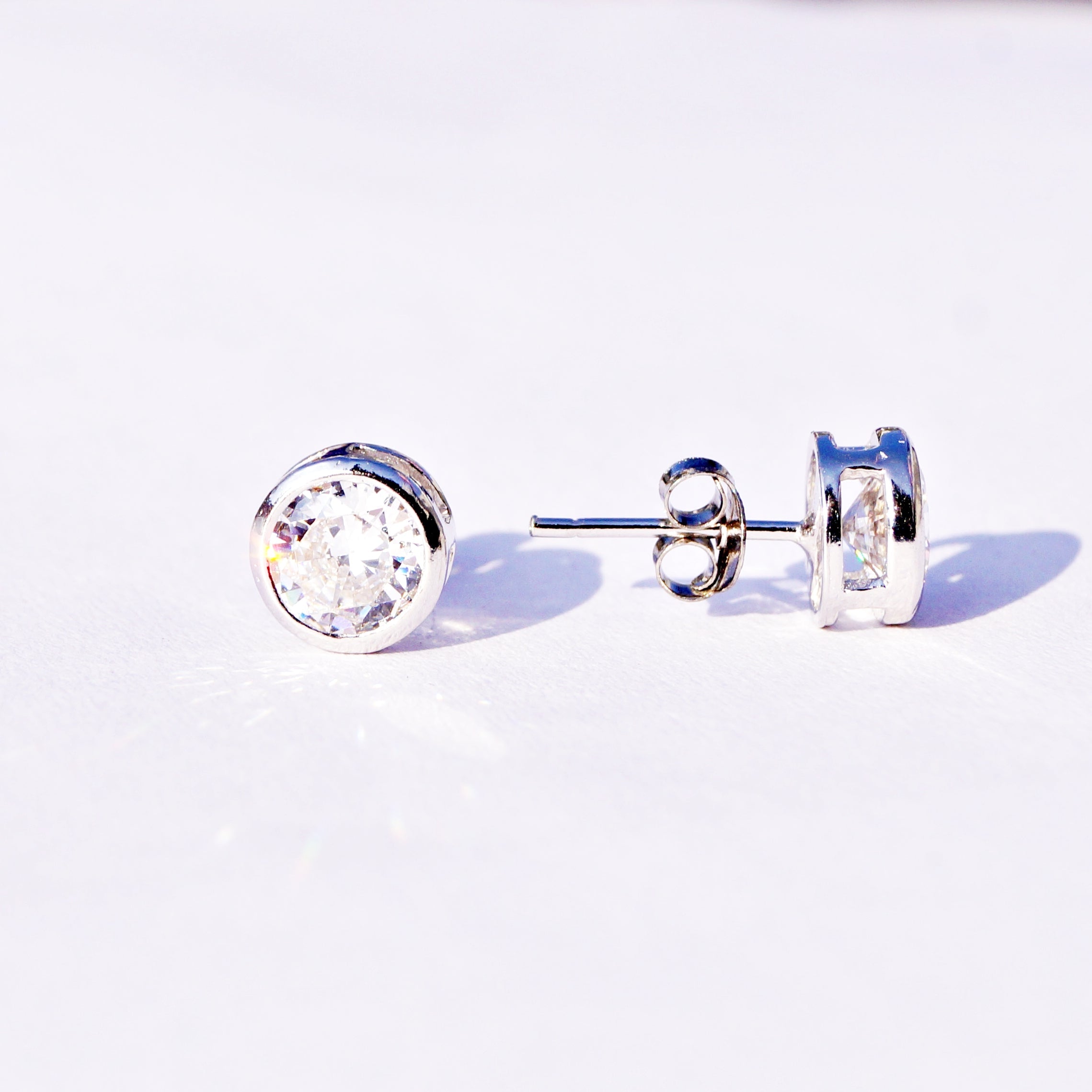 Round Framed Solitaire Studs (7mm)