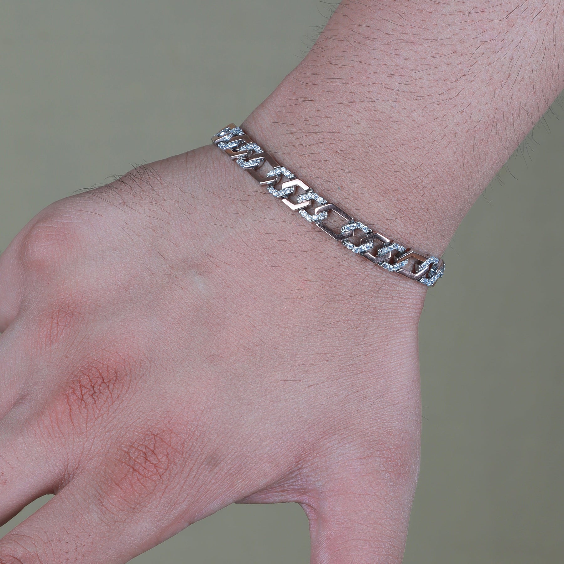 Here's a twist women bracelet